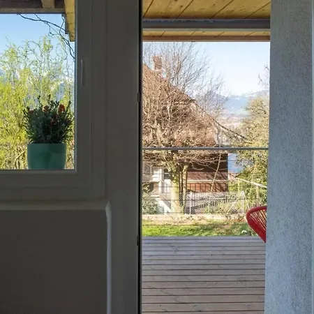 Charmante Wohnung Oberhalb Der Aare Und Dem See アパート *