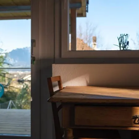 アパート Charmante Wohnung Oberhalb Der Aare Und Dem See *